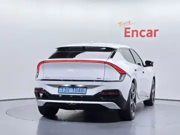 2023 Kia EV6 с пробегом 58 374 км