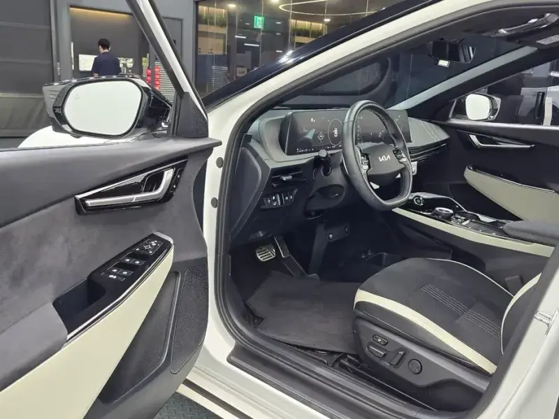 2023 Kia EV6 с пробегом 58 374 км