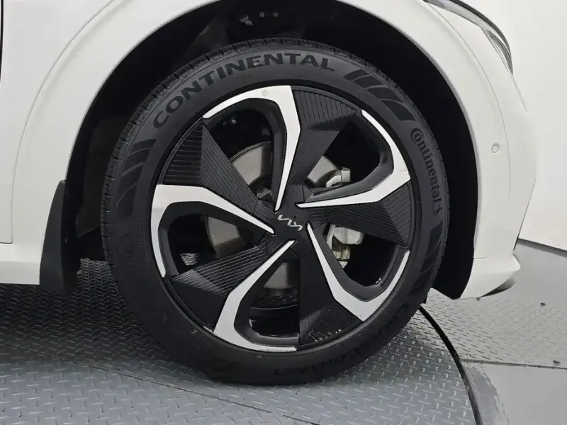 2023 Kia EV6 с пробегом 58 374 км