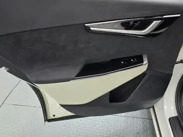2023 Kia EV6 с пробегом 58 374 км