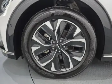 2024 Kia EV6 с пробегом 52 141 км