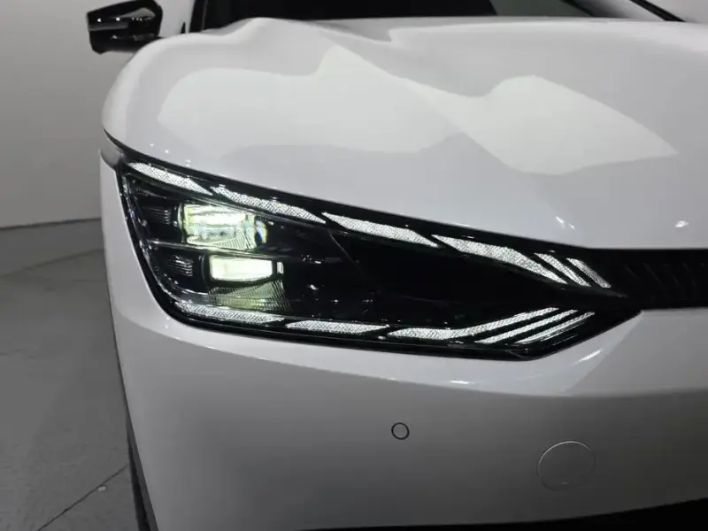 2024 Kia EV6 с пробегом 52 141 км