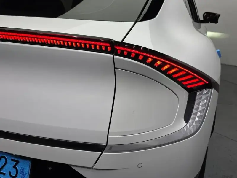 2024 Kia EV6 с пробегом 52 141 км