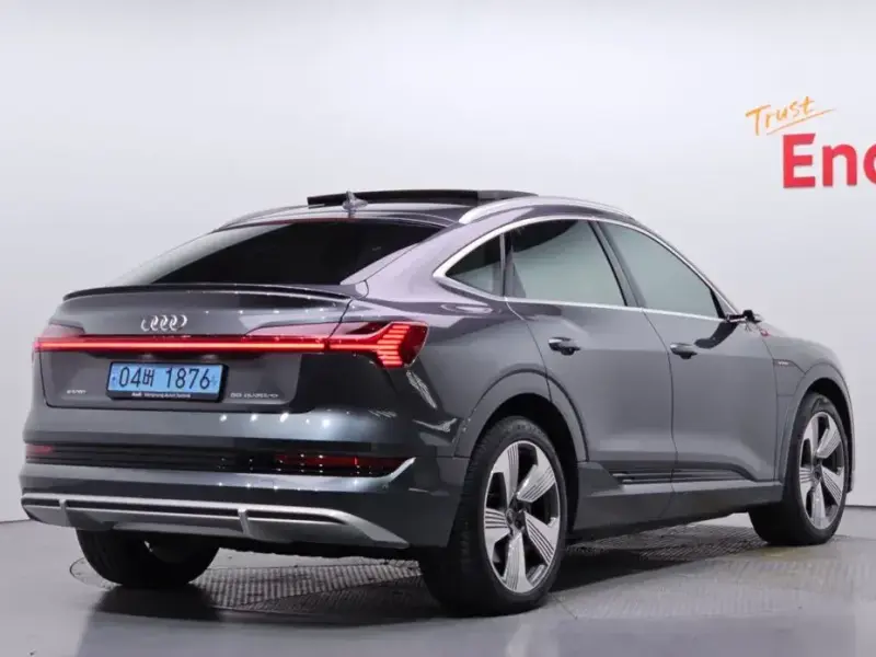 2021 Audi e-tron с пробегом 46 748 км