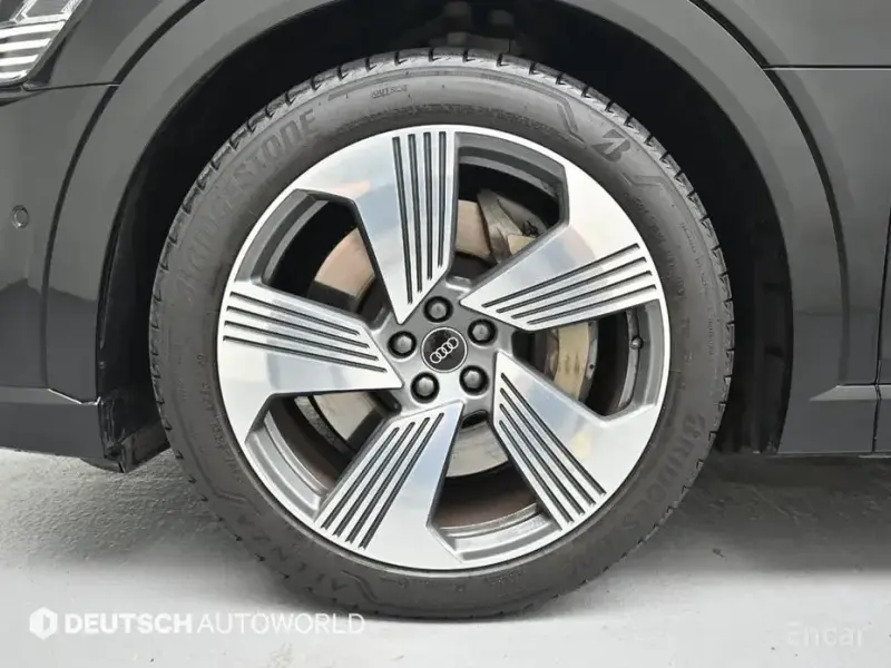 2021 Audi e-tron с пробегом 19 207 км
