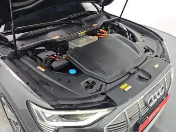 2021 Audi e-tron с пробегом 46 748 км