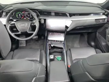 2021 Audi e-tron с пробегом 46 748 км