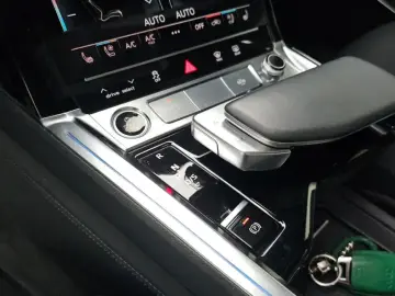 2021 Audi e-tron с пробегом 46 748 км
