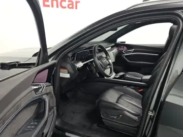 2021 Audi e-tron с пробегом 46 748 км