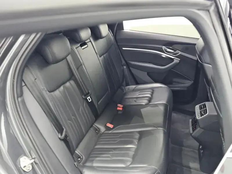 2021 Audi e-tron с пробегом 46 748 км