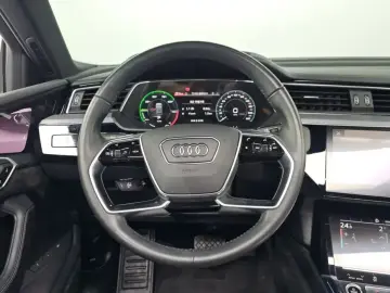 2021 Audi e-tron с пробегом 46 748 км