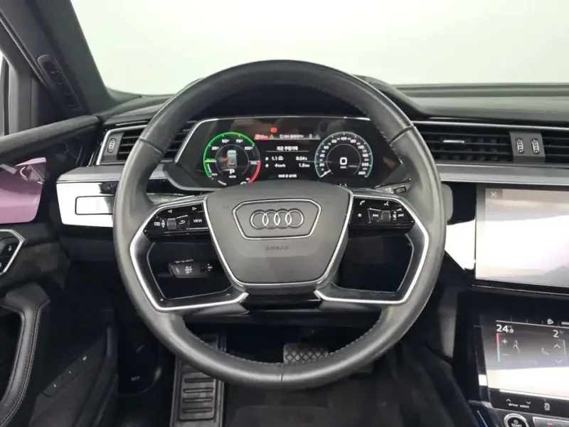 2021 Audi e-tron с пробегом 46 748 км