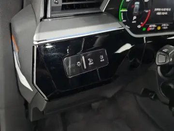 2021 Audi e-tron с пробегом 46 748 км