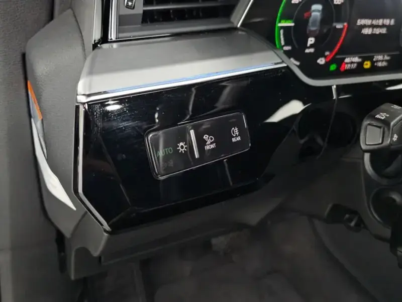 2021 Audi e-tron с пробегом 46 748 км