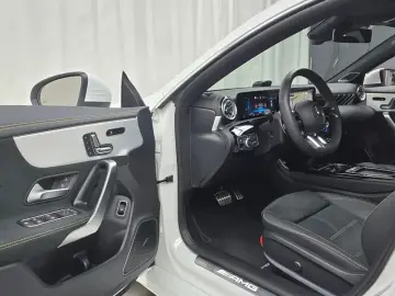2025 Mercedes-Benz CLA с пробегом 1 944 км