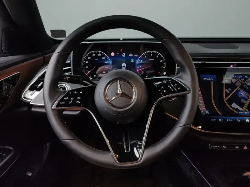 2024 Mercedes-Benz E-Класс с пробегом 10 268 км