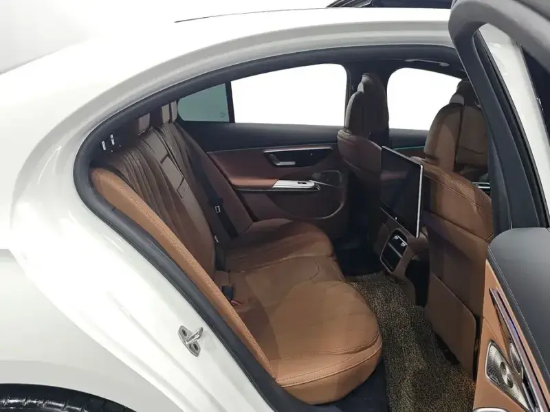 2025 Mercedes-Benz E-Класс с пробегом 16 260 км