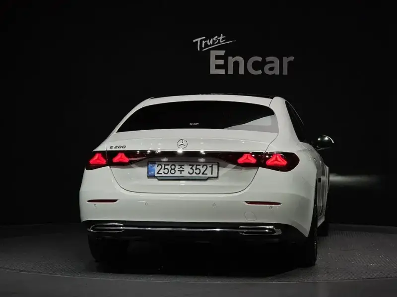 2025 Mercedes-Benz E-Класс с пробегом 40 046 км