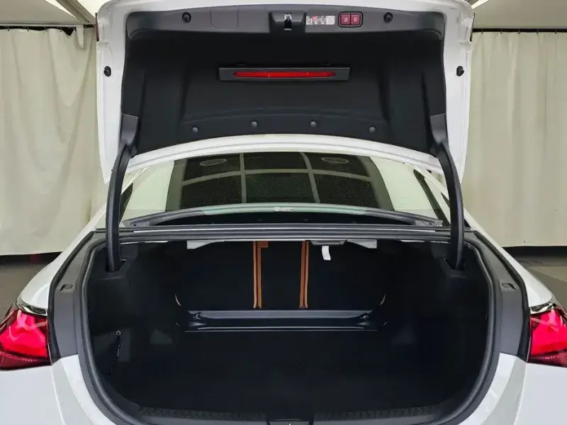 2025 Mercedes-Benz E-Класс с пробегом 40 046 км