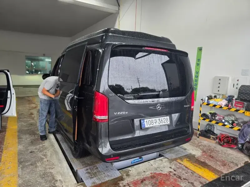 2023 Mercedes-Benz V-Класс с пробегом 31 335 км