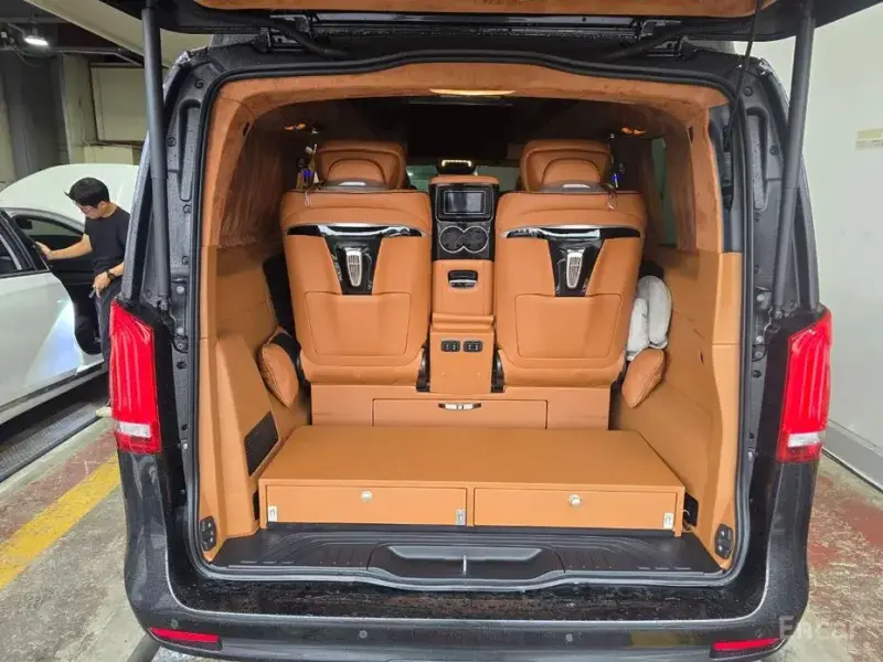 2023 Mercedes-Benz V-Класс с пробегом 31 335 км