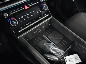2025 Hyundai Santa Fe с пробегом 10 014 км