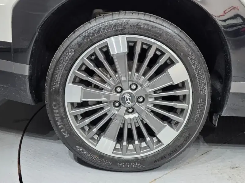 2024 Hyundai Santa Fe с пробегом 24 956 км