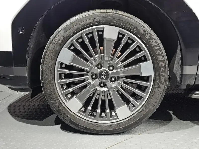 2025 Hyundai Santa Fe с пробегом 12 514 км