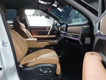 2025 Hyundai Santa Fe с пробегом 12 514 км