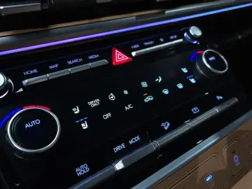 2025 Hyundai Santa Fe с пробегом 12 514 км