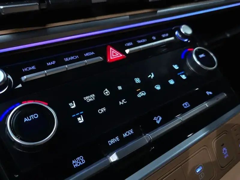 2025 Hyundai Santa Fe с пробегом 12 514 км