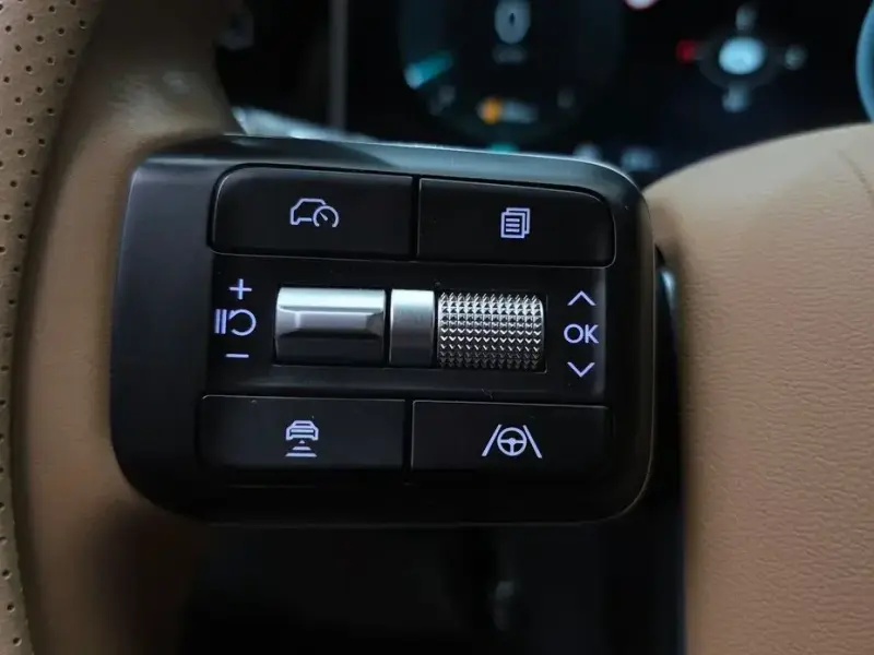 2023 Hyundai Santa Fe с пробегом 32 268 км