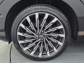 2025 Hyundai Santa Fe с пробегом 21 053 км