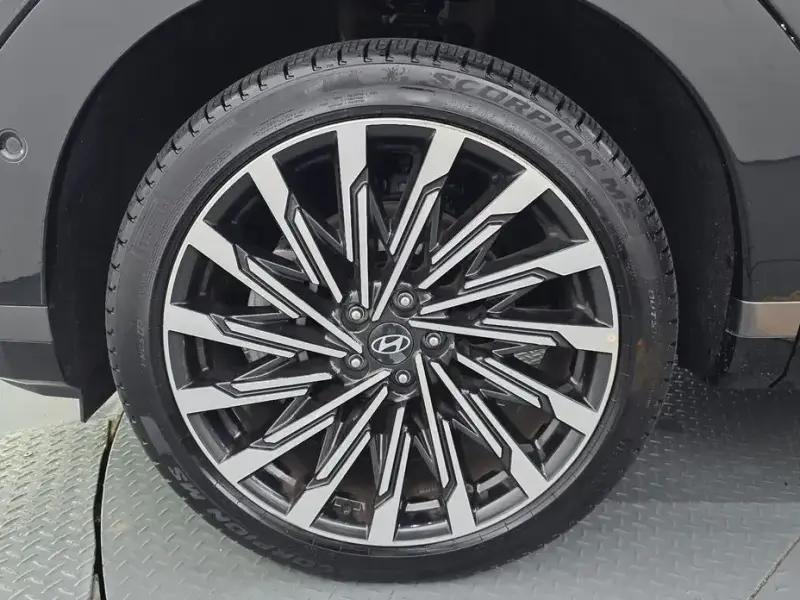 2025 Hyundai Santa Fe с пробегом 21 053 км