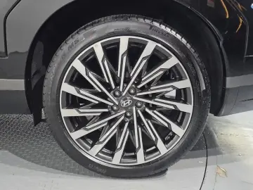 2025 Hyundai Santa Fe с пробегом 21 053 км