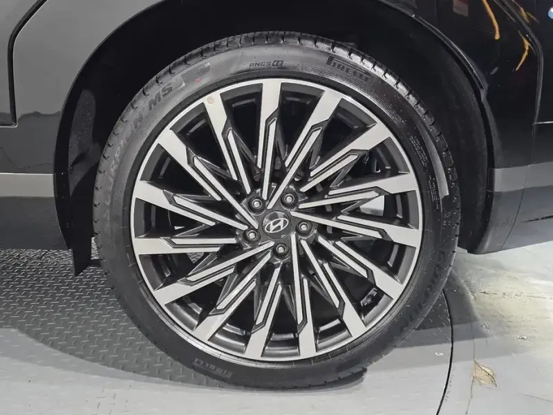 2025 Hyundai Santa Fe с пробегом 21 053 км