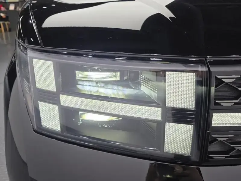 2025 Hyundai Santa Fe с пробегом 21 053 км
