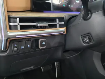 2025 Hyundai Santa Fe с пробегом 21 053 км