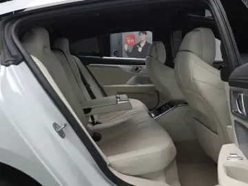 2025 BMW 8 серии с пробегом 7 932 км