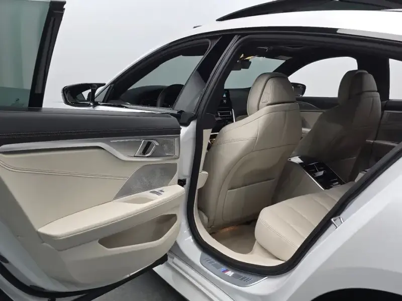 2025 BMW 8 серии с пробегом 7 932 км