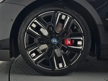 2025 BMW i5 с пробегом 17 918 км