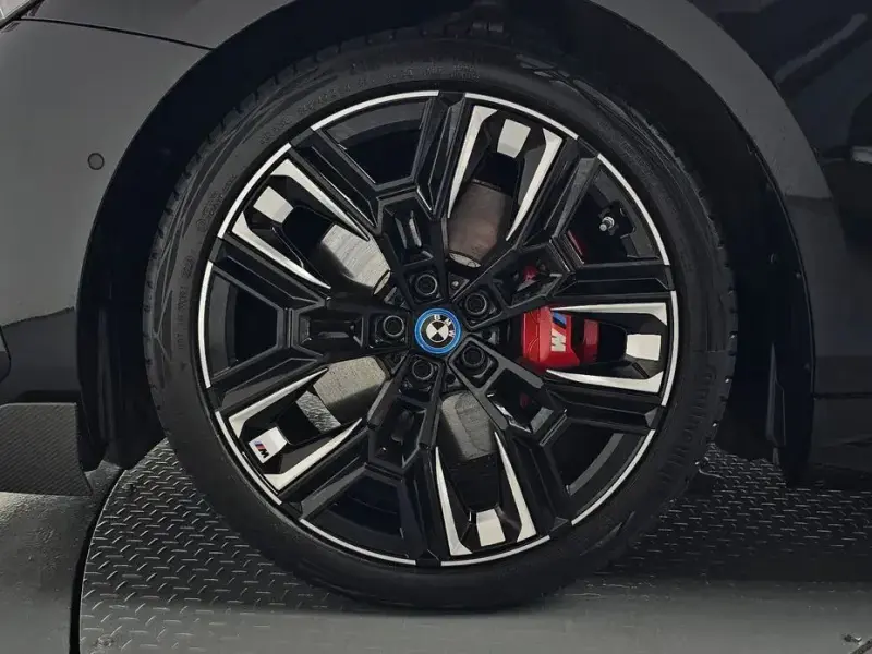 2025 BMW i5 с пробегом 17 918 км