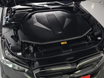 2025 BMW i5 с пробегом 17 918 км