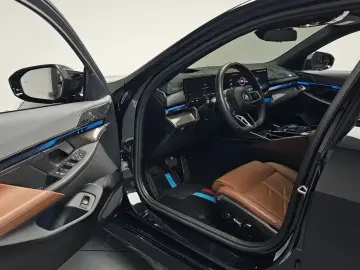2025 BMW i5 с пробегом 17 918 км