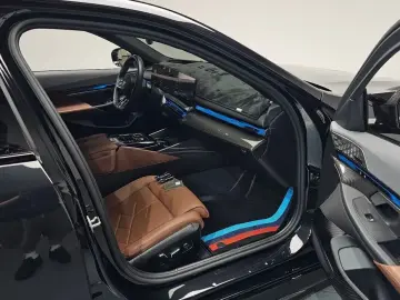 2025 BMW i5 с пробегом 17 918 км