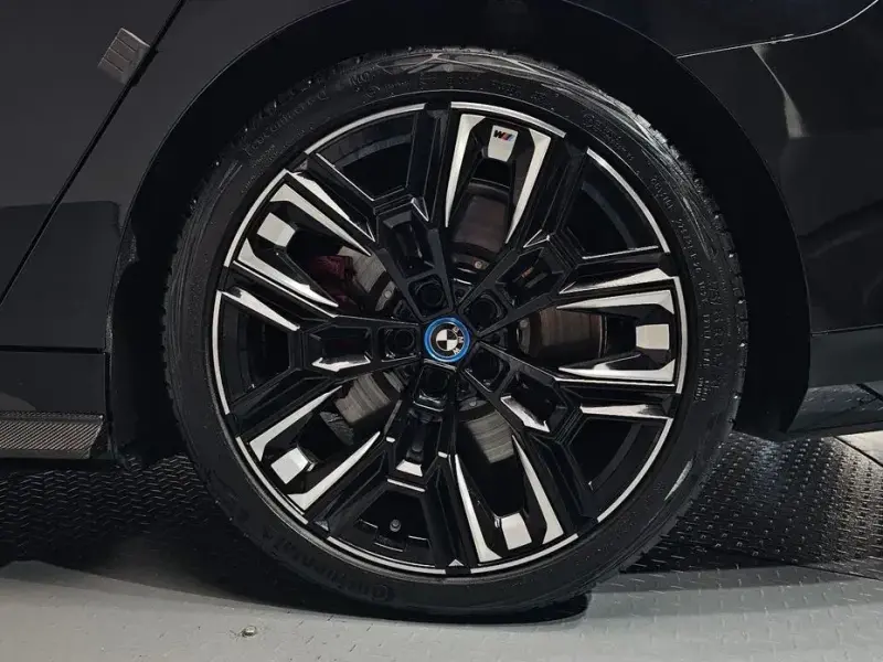 2025 BMW i5 с пробегом 17 918 км