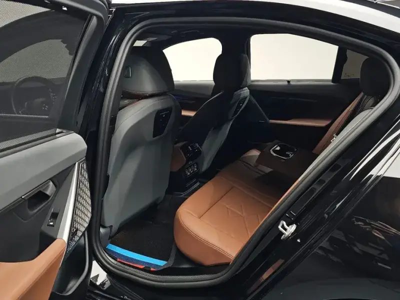 2025 BMW i5 с пробегом 17 918 км