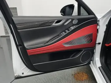 2023 Genesis G80 с пробегом 43 710 км