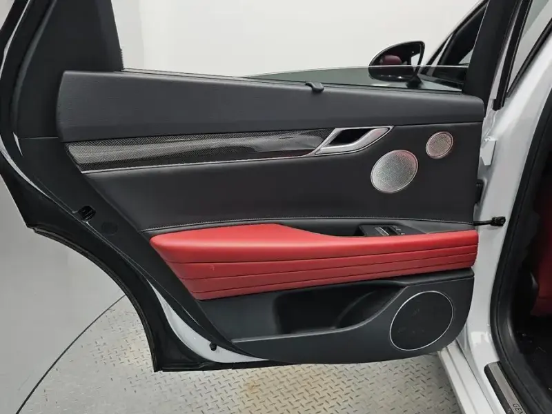 2023 Genesis G80 с пробегом 43 710 км
