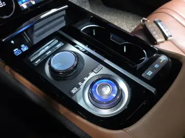 2023 Genesis G80 с пробегом 37 393 км